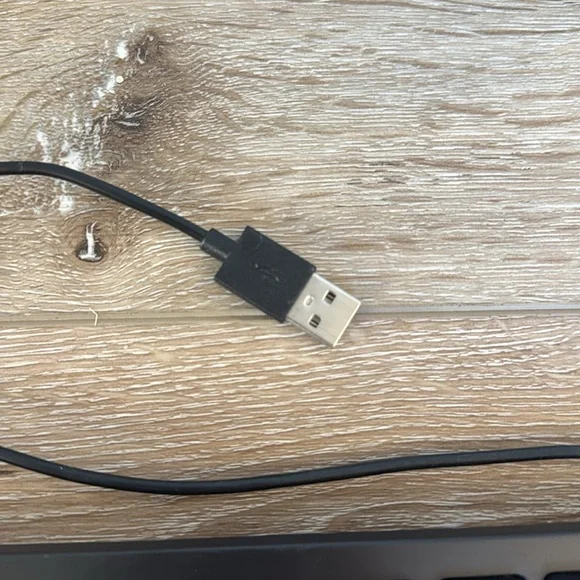 Computer Keyboard - Picture 3 of 5